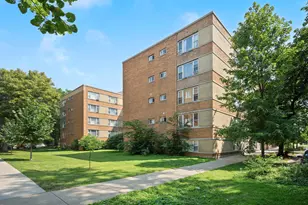 2424 W Estes Ave, Chicago, IL 60645 - Photo 2