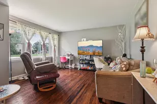 23W285 Armitage Ave, Glen Ellyn, IL 60137 - Photo 6