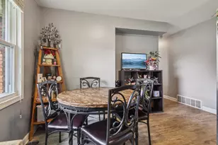 23W285 Armitage Ave, Glen Ellyn, IL 60137 - Photo 8