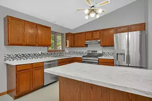 641 N Jackson Ave, Bradley, IL 60915 - Photo 8