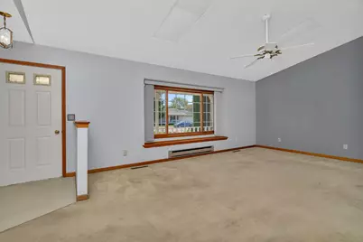 641 N Jackson Avenue, Bradley, IL 60915 - Photo 6