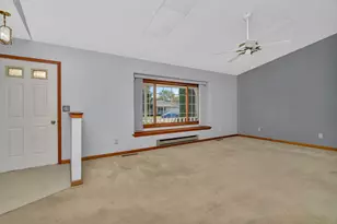 641 N Jackson Ave, Bradley, IL 60915 - Photo 6