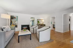 2017 Bosworth Ln, Northfield, IL 60093 - Photo 2