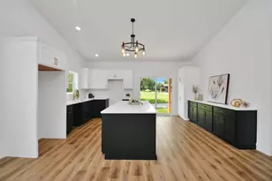 317 Waterford Estates Dr, Bloomington, IL 61704 - Photo 4