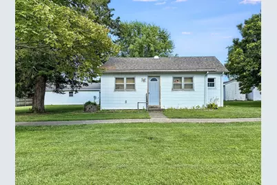 615 S Central Street, Gilman, IL 60938 - Photo 1