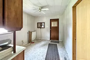 615 S Central St, Gilman, IL 60938 - Photo 4