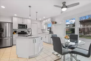 48 W Brentwood Dr, Palatine, IL 60074 - Photo 6