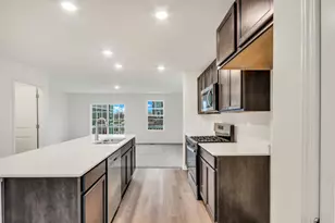 361 Bridgeview Ct, Saint Charles, IL 60174 - Photo 4