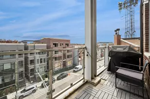 2442 N Clybourn Ave, Chicago, IL 60614 - Photo 10