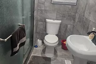 8600 S Muskegon Ave, Chicago, IL 60617 - Photo 10