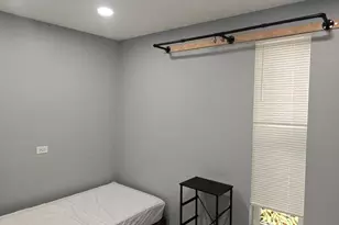 8600 S Muskegon Ave, Chicago, IL 60617 - Photo 6