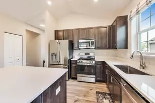 1101 Black Cherry Dr, Crystal Lake, IL 60012 - Photo 4