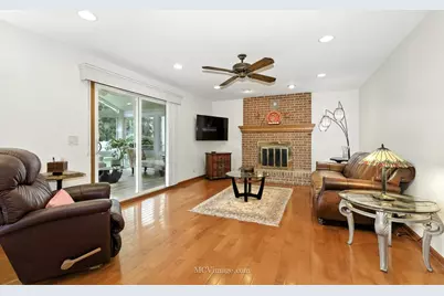 3835 Huntington Boulevard, Hoffman Estates, IL 60192 - Photo 12