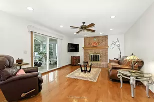 3835 Huntington Blvd, Hoffman Estates, IL 60192 - Photo 12