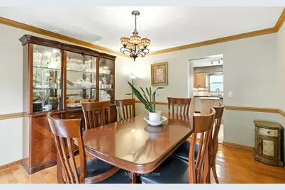 3835 Huntington Boulevard, Hoffman Estates, IL 60192 - Photo 8