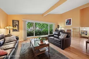 1239 Cambridge Ct, Highland Park, IL 60035 - Photo 4