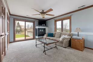 41W072 Bowes Rd, Elgin, IL 60124 - Photo 18