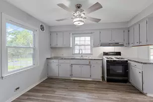 320 Streamside Dr, Harvey, IL 60426 - Photo 8