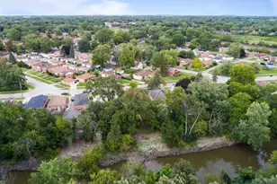 320 Streamside Dr, Harvey, IL 60426 - Photo 4