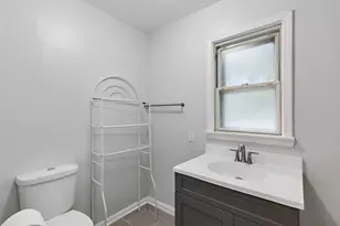 320 Streamside Dr, Harvey, IL 60426 - Photo 10