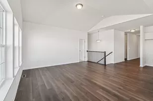 300 N Aspen Dr, Cortland, IL 60112 - Photo 6