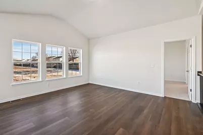 300 N Aspen Drive, Cortland, IL 60112 - Photo 8