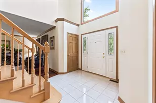 484 Blodgett Ct, Naperville, IL 60565 - Photo 2