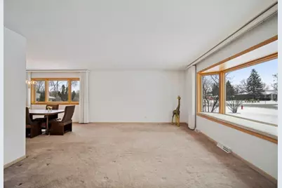 590 E Capri Drive, Palatine, IL 60074 - Photo 8