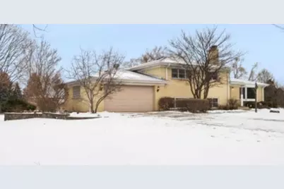 590 E Capri Drive, Palatine, IL 60074 - Photo 2