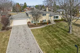 590 E Capri Dr, Palatine, IL 60074 - Photo 1