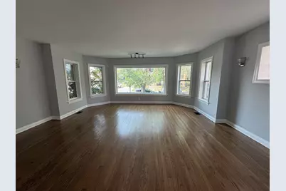 7847 S Bennett Avenue, Chicago, IL 60649 - Photo 2