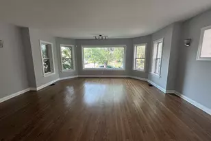 7847 S Bennett Ave, Chicago, IL 60649 - Photo 2