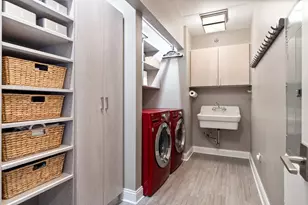 550 N St Clair St, Chicago, IL 60611 - Photo 42