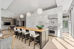 550 N St Clair St, Chicago, IL 60611 - Photo 8