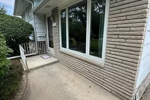 17871 Locust St, Lansing, IL 60438 - Photo 2