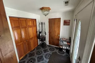 194 S Collins St, South Elgin, IL 60177 - Photo 6