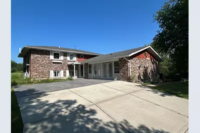 194 S Collins Street, South Elgin, IL 60177 - Photo 1