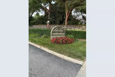 16 E Old Willow Road #405s, Prospect Heights, IL 60070 - Photo 2