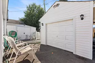 9714 McVicker Ave, Oak Lawn, IL 60453 - Photo 4