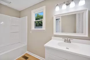 722 E Madison Ave, Chrisman, IL 61924 - Photo 16