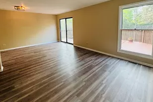 325 Shadow Bend Dr, Wheeling, IL 60090 - Photo 10