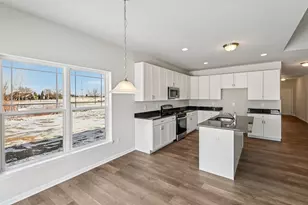 353 N Aspen Dr, Cortland, IL 60112 - Photo 14