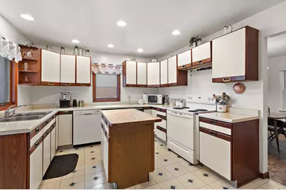 9305 S 78th Avenue, Hickory Hills, IL 60457 - Photo 8