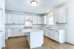 895 Willow Rd, Manteno, IL 60950 - Photo 2