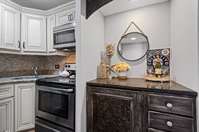 260 E Chestnut Street #611, Chicago, IL 60611 - Photo 6