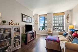 260 E Chestnut St, Chicago, IL 60611 - Photo 8