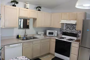 109 E Victoria Cir, North Aurora, IL 60542 - Photo 14