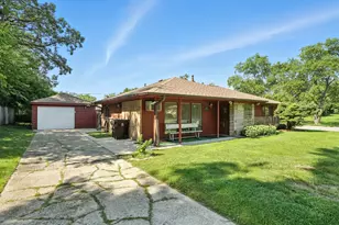 337 S Orchard Dr, Park Forest, IL 60466 - Photo 2