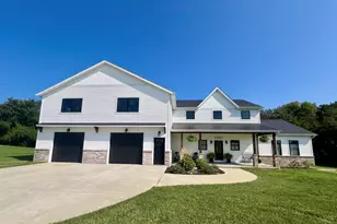 7845 Fitzgerald Rd, Clifton, IL 61727 - Photo 4