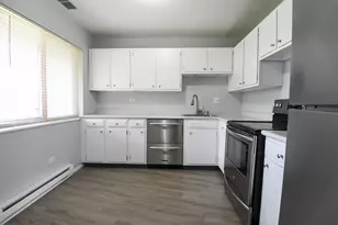 2306 Holiday Ter, Lansing, IL 60438 - Photo 4